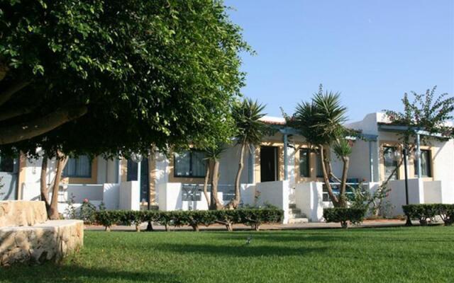 Golden Bay Hotel & Bungalows