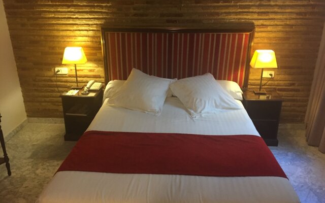 Ad Hoc Monumental Hotel