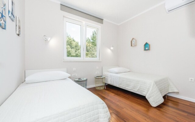 Stunning Home in Jadrija With Jacuzzi, Wifi and 2 Bedrooms
