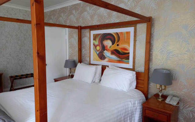 Oriel Hotel