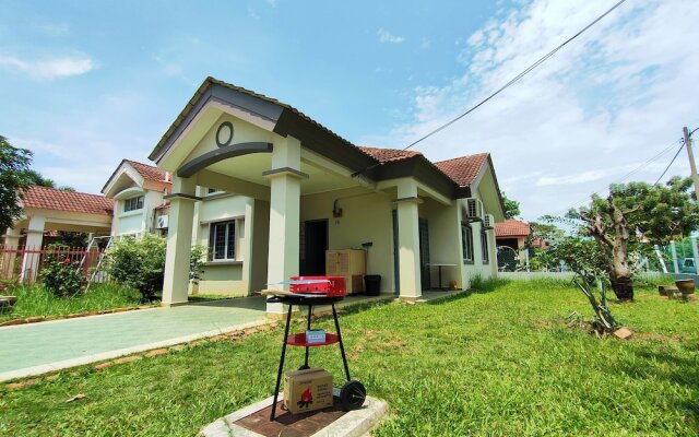 Corner 3BR Landed House at Sepang