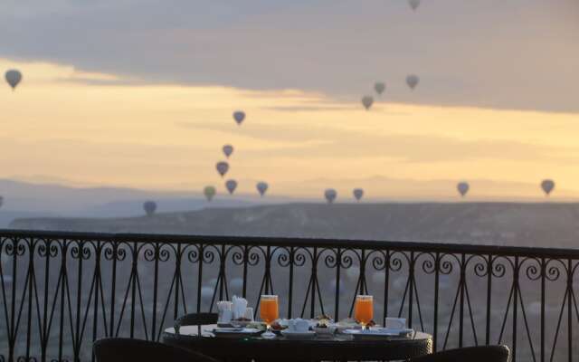 Romance Cave Suites