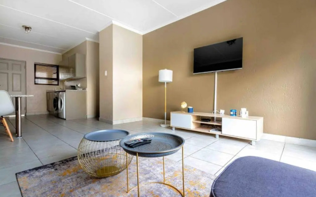 Lovely 2 bedroom apartment around Montecasino