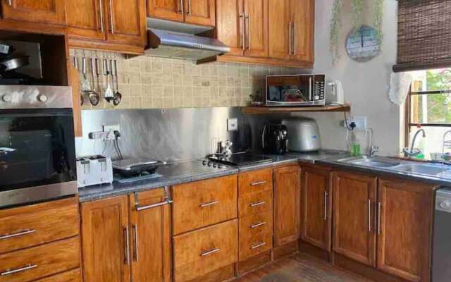 Room-living In Camps Bay Summer