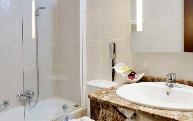 LATROUPE Grand Place Hostel
