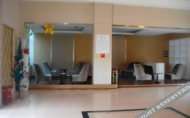 Quzhou Crown Holiday Hotel