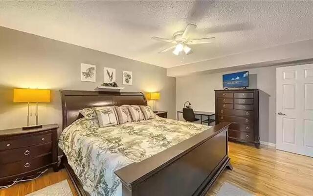Lovely 3 Bedroom Condo On Golf Course