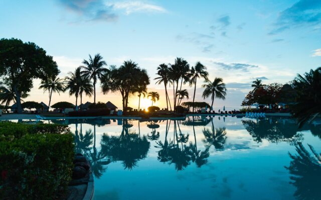 Tahiti Ia Ora Beach Resort