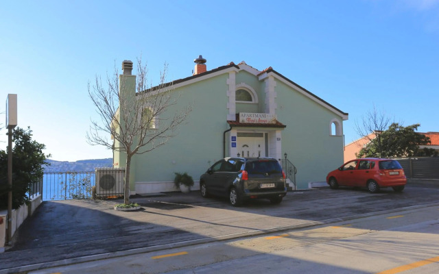 Apartments by the sea Seget Donji, Trogir - 18648