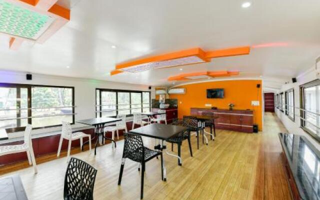 OYO 23482 Sht Symphony Premium Sharing Houseboat