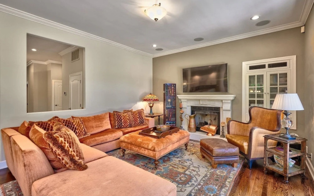 Spacious & Welcoming Close To Stanford & Tech 4 Bedroom Home by RedAwning