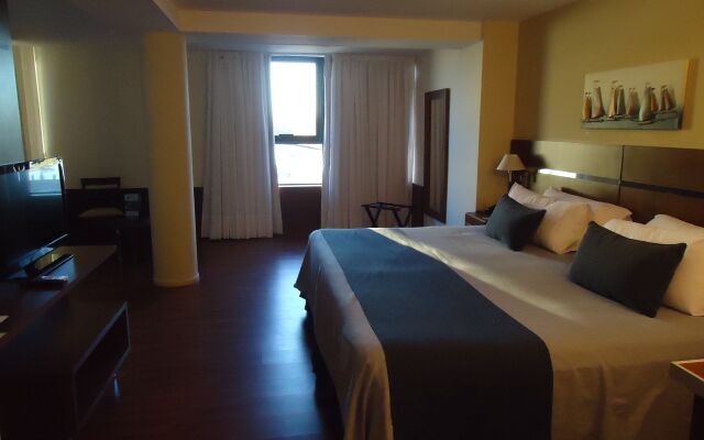 Hotel Puerto Amarras