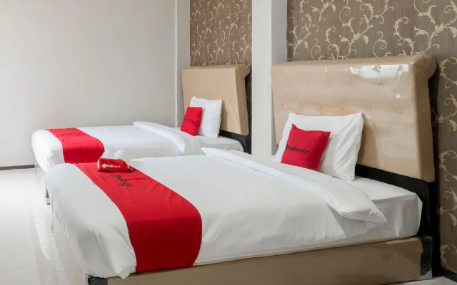 RedDoorz near Grand City Mall 2