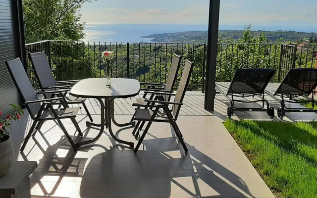 Seaview APARTMENTS HOJA