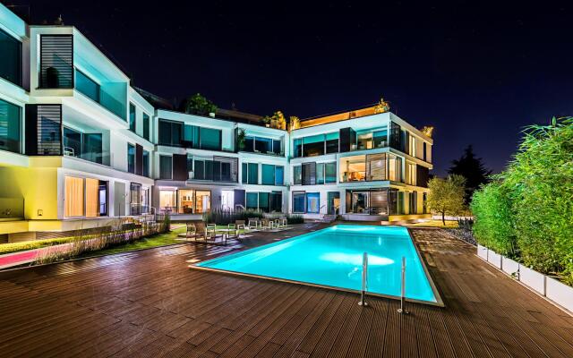 Bristol Exclusive 2 1 by Wonderful Italy