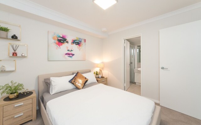 Lakeview Apartment Suite 06