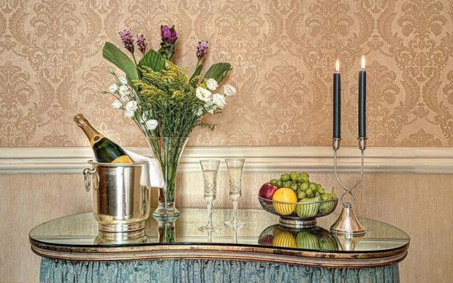 Lady Mary's Tribunali Luxury Suite