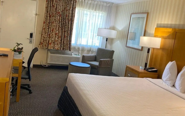 Travelodge by Wyndham Palm Springs
