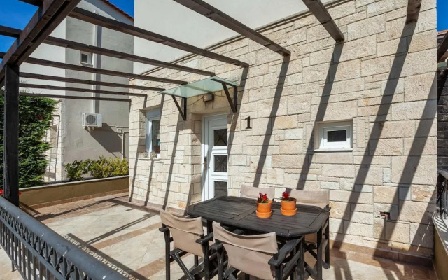 Sunny Villa in Chaniotis