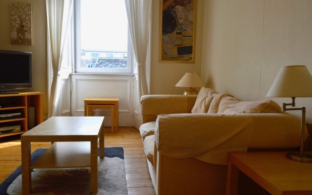 Central and Homely 1 Bedroom Flat