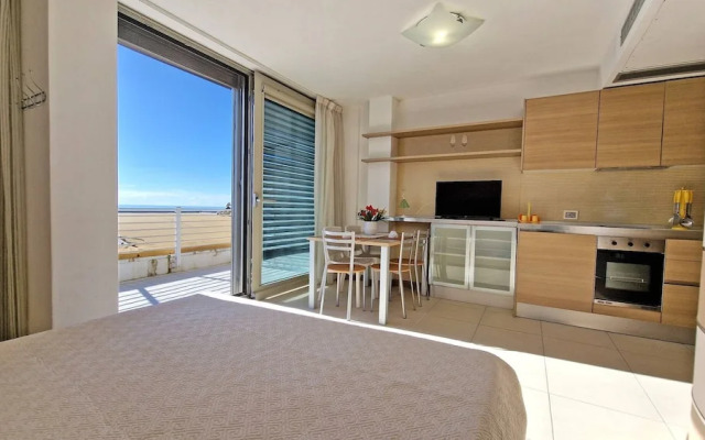 Penthouse Le Vele Sea View 2 Sleeps Air-conditioned