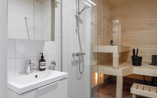 Modern 2BR Apartment with Sauna & Large Balcony