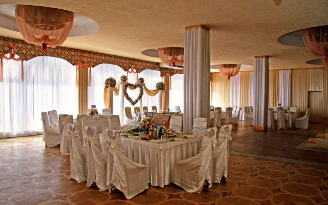 Druzhba hotel and restaurant