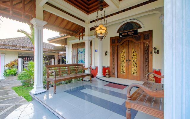 OYO 1650 Griya Joglo Homestay
