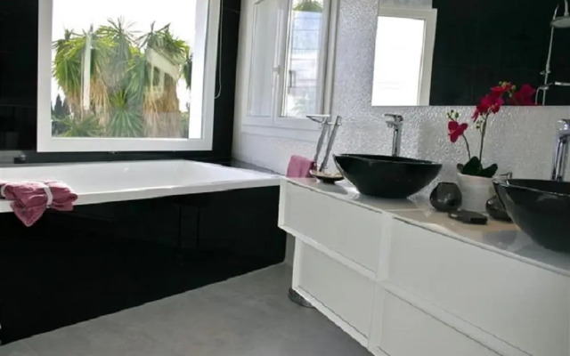 Brand New Villa Close To Beach