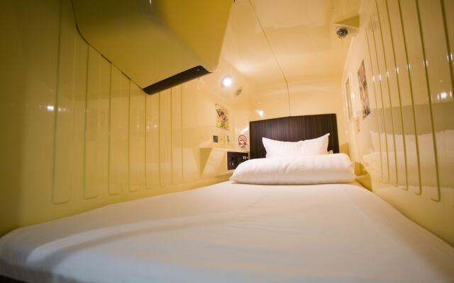 Sauna & Capsule Hotel Dandy – Caters to Men