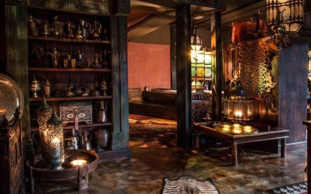 Bijou Hotel / Love and Romance