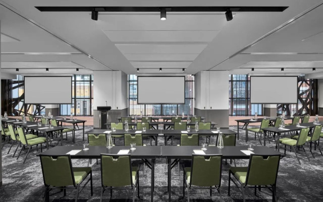 Courtyard By Marriott Melbourne Flagstaff Gardens