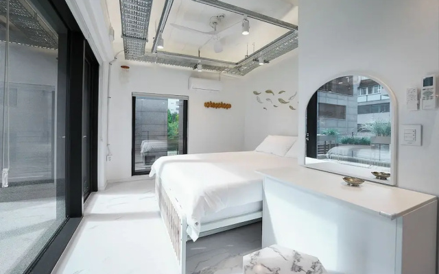 B9 Tailor Serviced Home near Hongik Univ