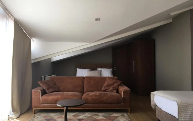 The Elegant Hotel