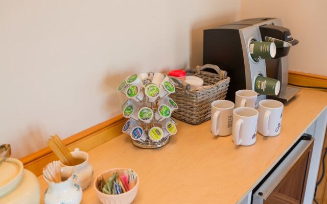 The Burrus House Inn Waterfront Suites