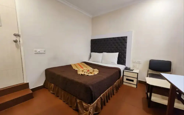 ZO Rooms Esplanade SN Banerjee Road