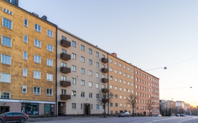 1br apartment near Linnanmäki