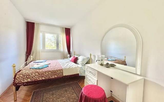 Two Bedroom Apt near Slovenska Beach