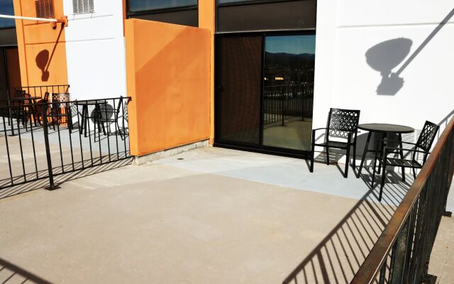 Sands Regency Casino Hotel — только для взрослых