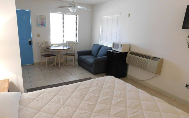 Nokomis Inn and Suites