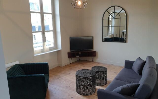 Au Loup Historic Apartments