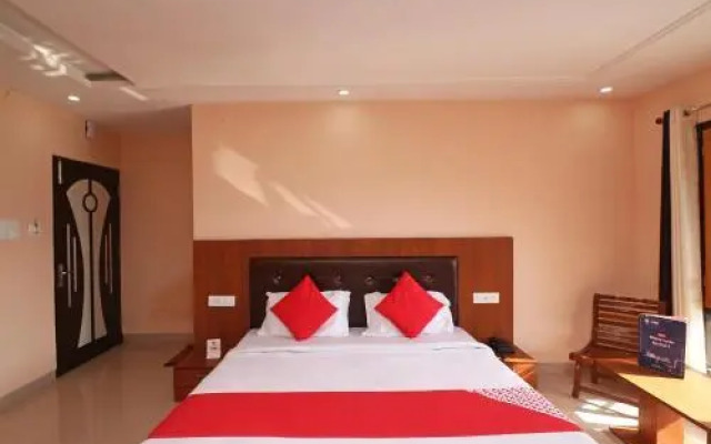 OYO 18469 Hotel Hmvr