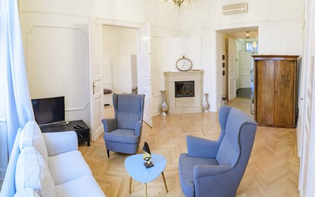 Pelicanstay in Buda Historical District