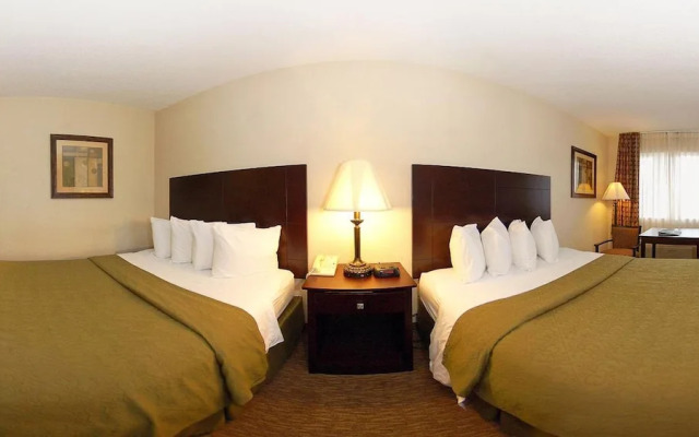 Quality Inn Russellville I-40