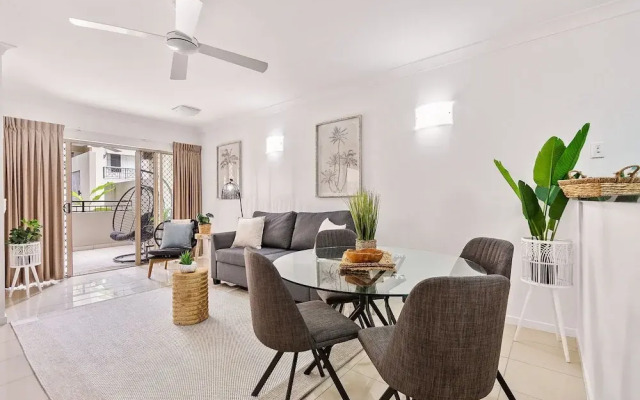Lux Apartment Cairns - 9 Pools BBQ Gym