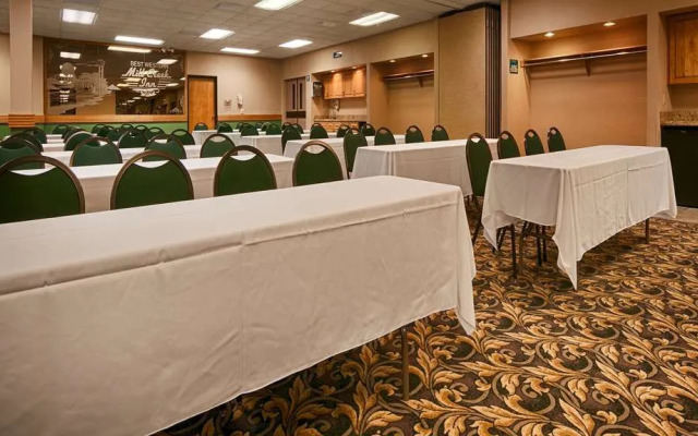 Best Western Plus Mill Creek Inn