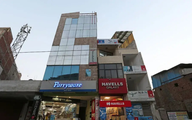 Oyo 4930 Home Stay Em Residency