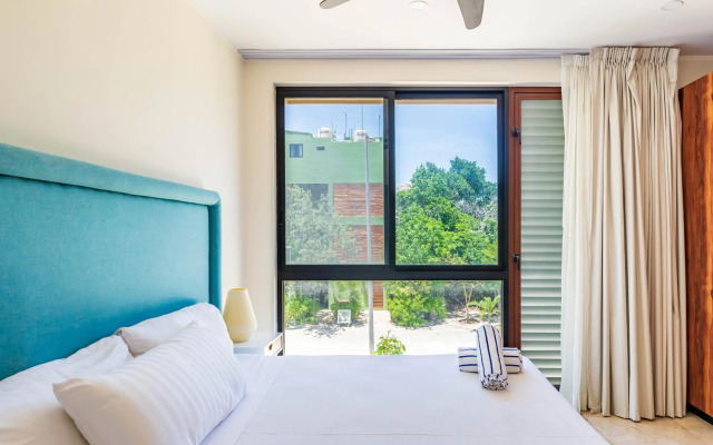 Ultra Luxury Condo, Rooftop Pool and HIGH SECURITY, Viva Residence