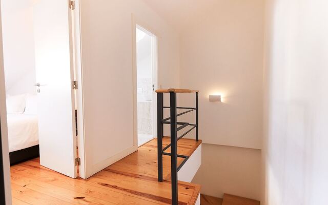 ALTIDO Bold & classy 2BR home w/balcony in Baixa, moments from shopping streets