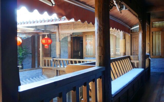 Lijiang Jinjia Cloud Window Inn